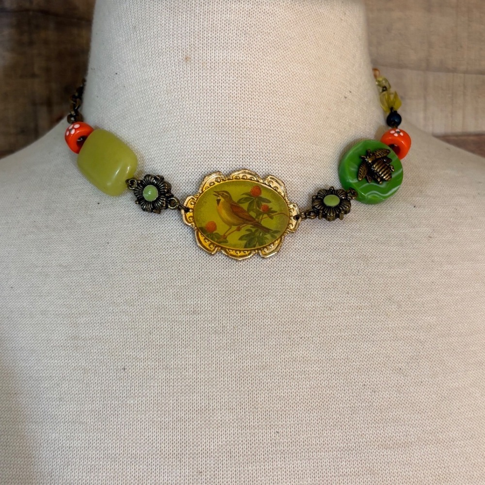 Vintage Style Bird Cameo Mushroom Bee Green Bead Choker Necklace Bronze Tone